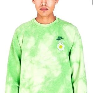 Nike Tie Die with Great Details on front and back. Works for any gender. Comfy!